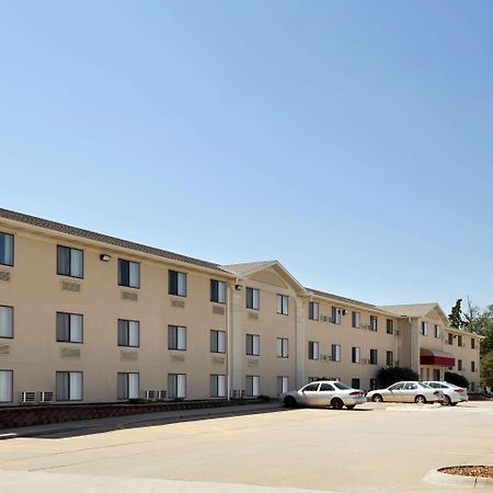 Super 8 By Wyndham Lincoln North Hotel Exterior foto