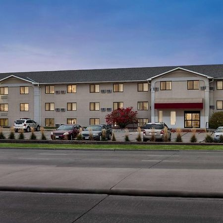 Super 8 By Wyndham Lincoln North Hotel Exterior foto