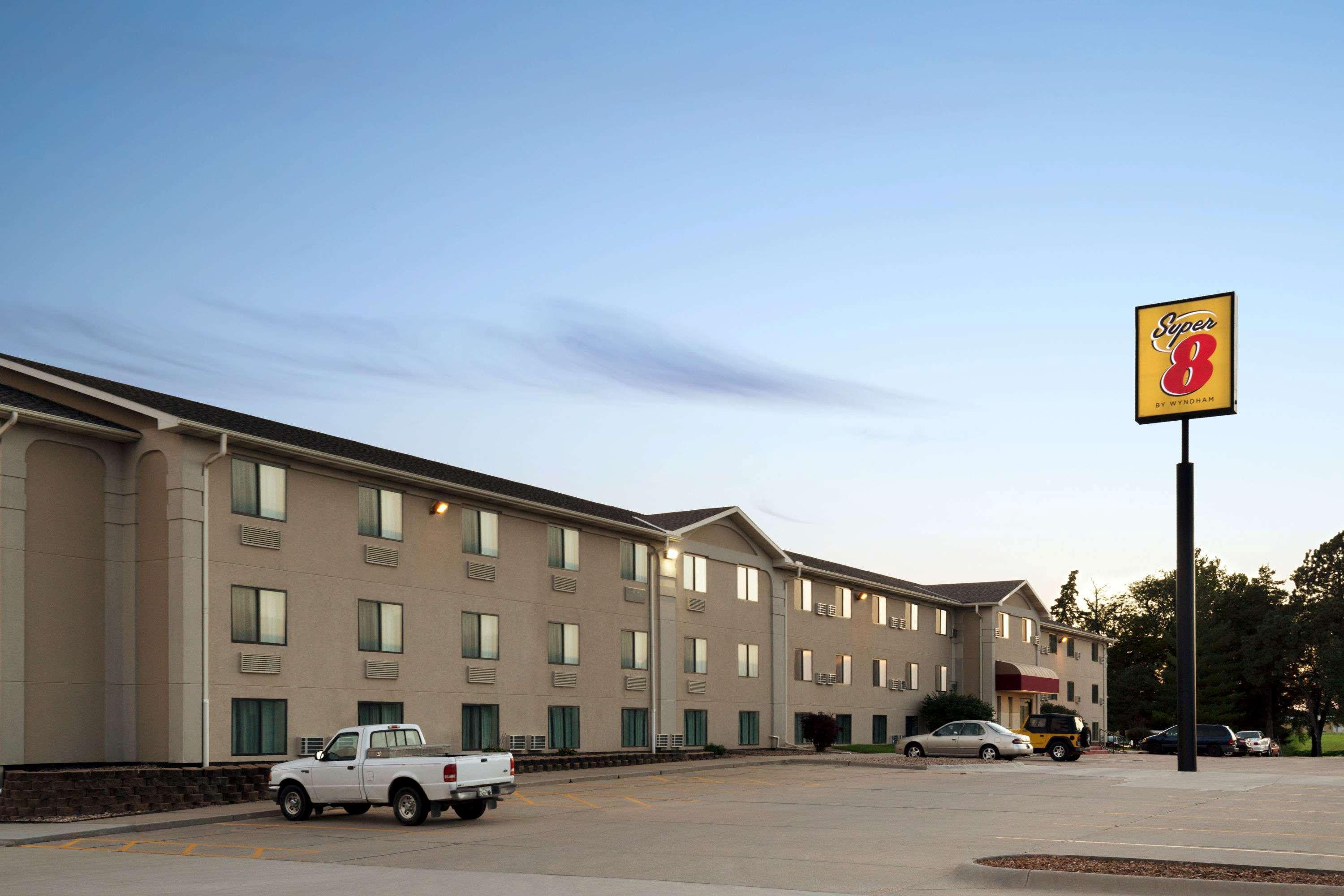 Super 8 By Wyndham Lincoln North Hotel Exterior foto