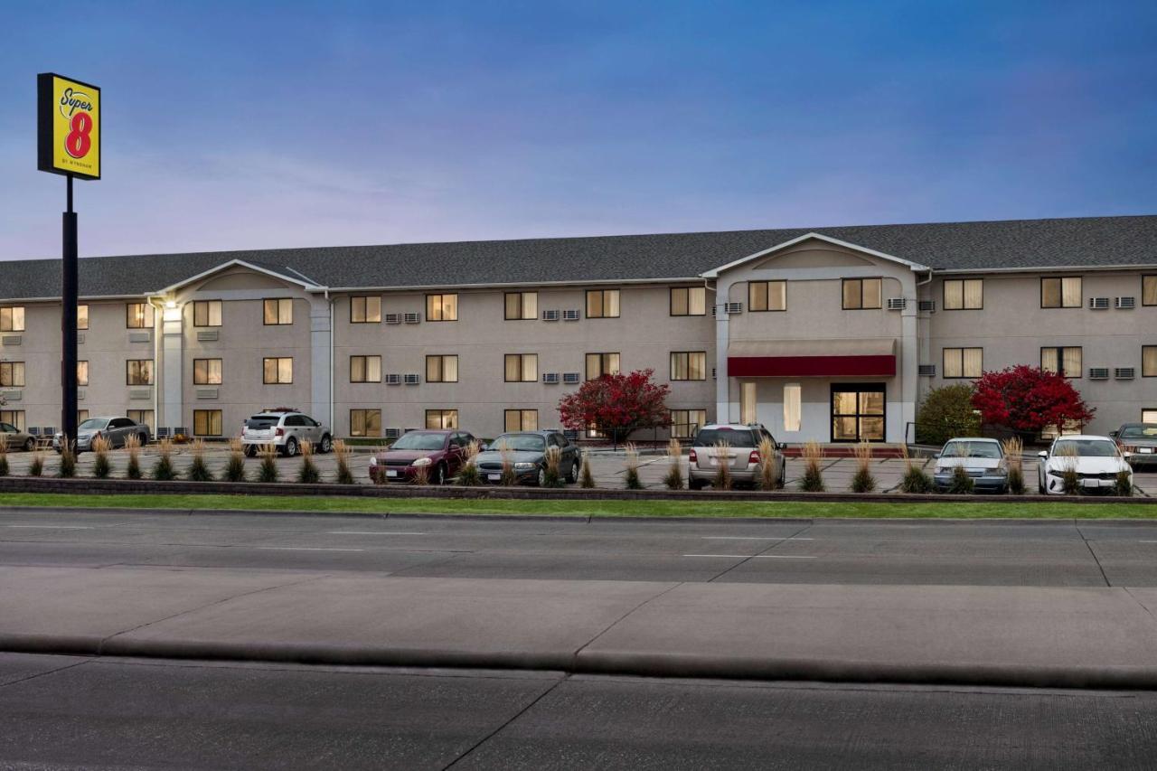 Super 8 By Wyndham Lincoln North Hotel Exterior foto