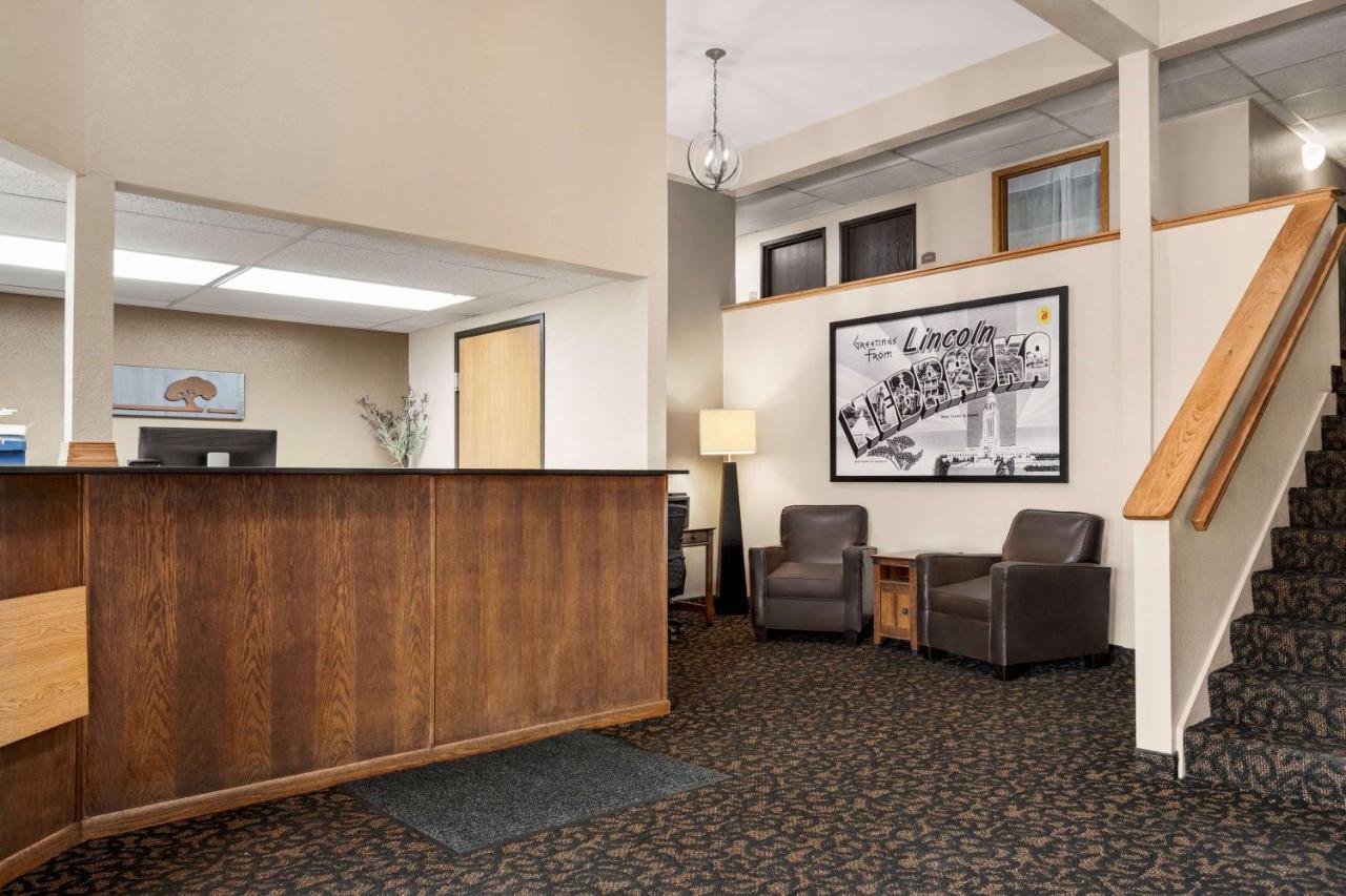 Super 8 By Wyndham Lincoln North Hotel Exterior foto