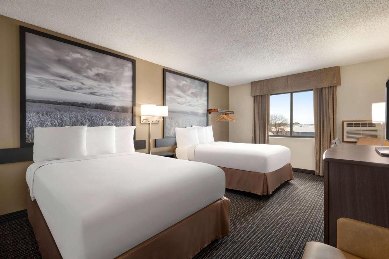 Super 8 By Wyndham Lincoln North Hotel Exterior foto