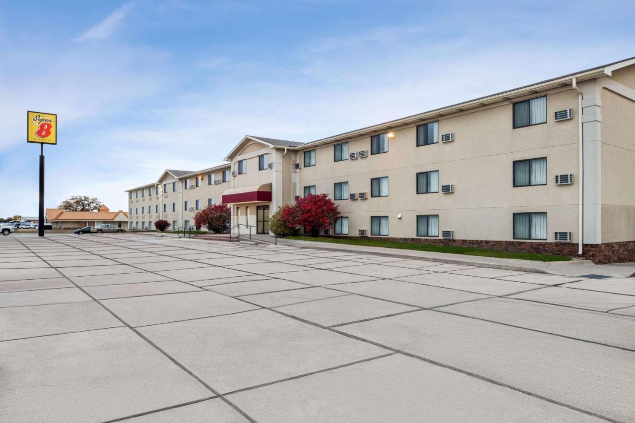 Super 8 By Wyndham Lincoln North Hotel Exterior foto