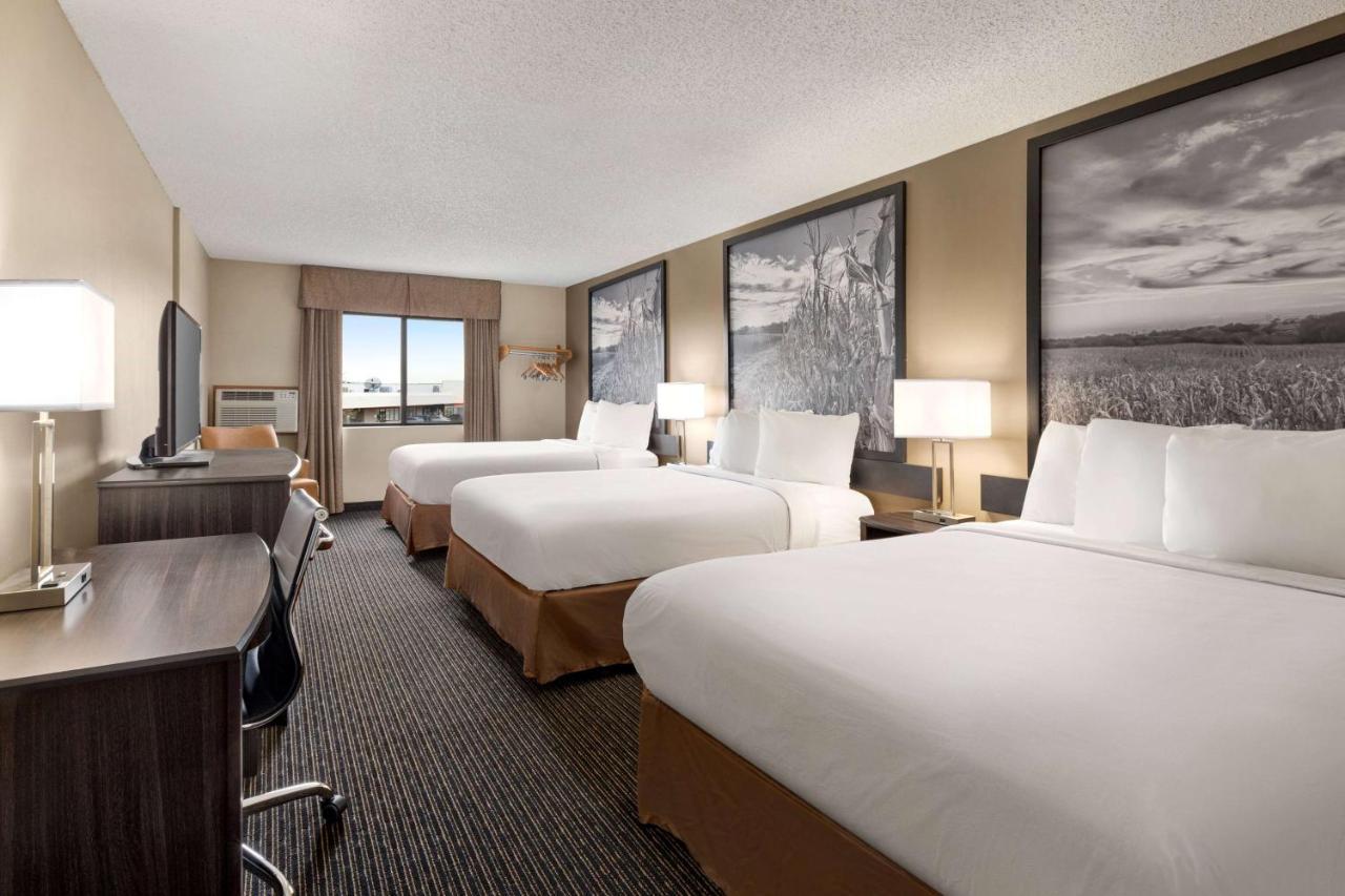 Super 8 By Wyndham Lincoln North Hotel Exterior foto