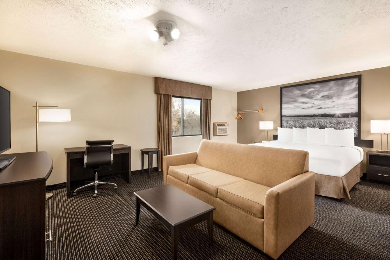 Super 8 By Wyndham Lincoln North Hotel Exterior foto