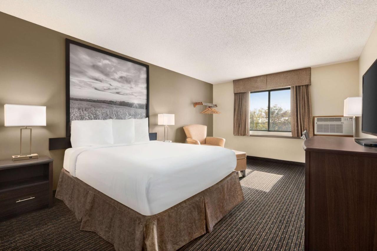 Super 8 By Wyndham Lincoln North Hotel Exterior foto