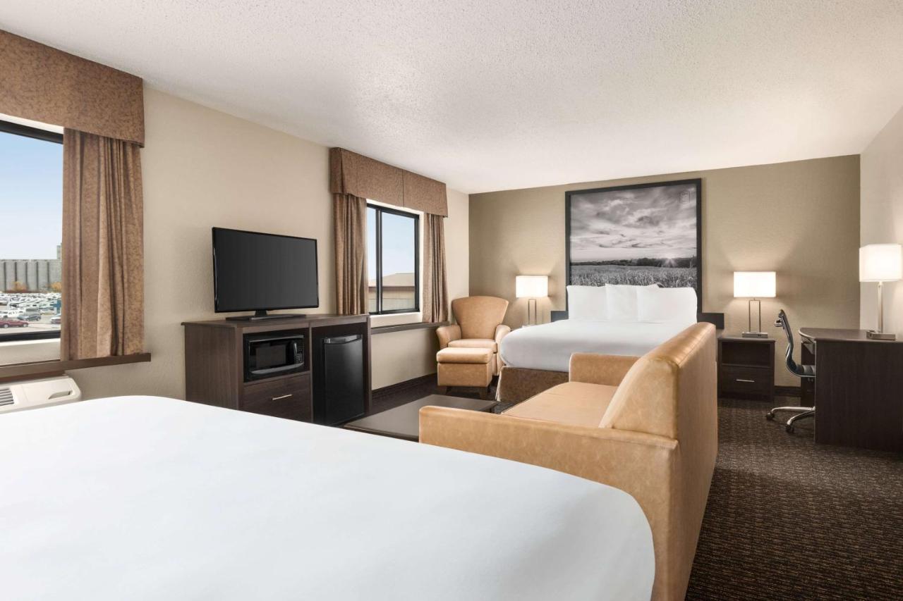 Super 8 By Wyndham Lincoln North Hotel Exterior foto