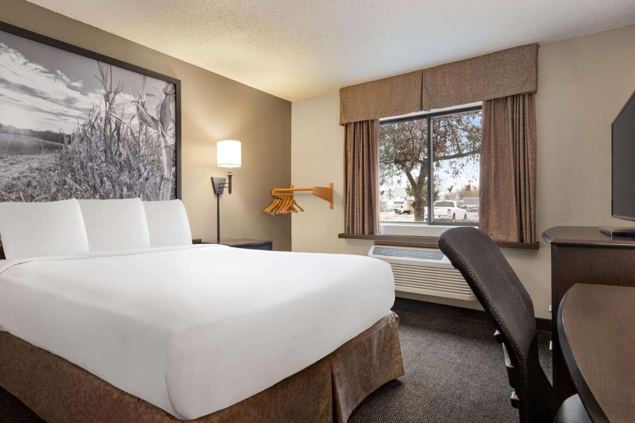 Super 8 By Wyndham Lincoln North Hotel Exterior foto