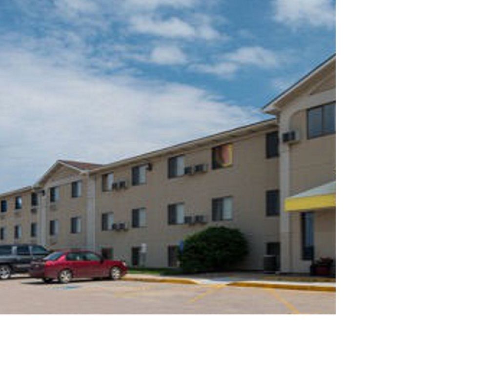 Super 8 By Wyndham Lincoln North Hotel Exterior foto